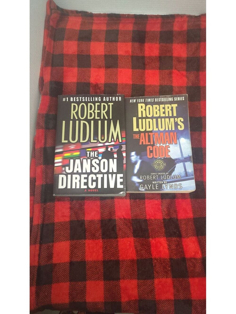 Robert Ludlum 2 Book Lot Janson Directive Altman Code First Editions Thriller